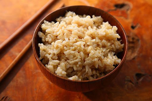 برنج قهوه ای در مقابل برنج سفید